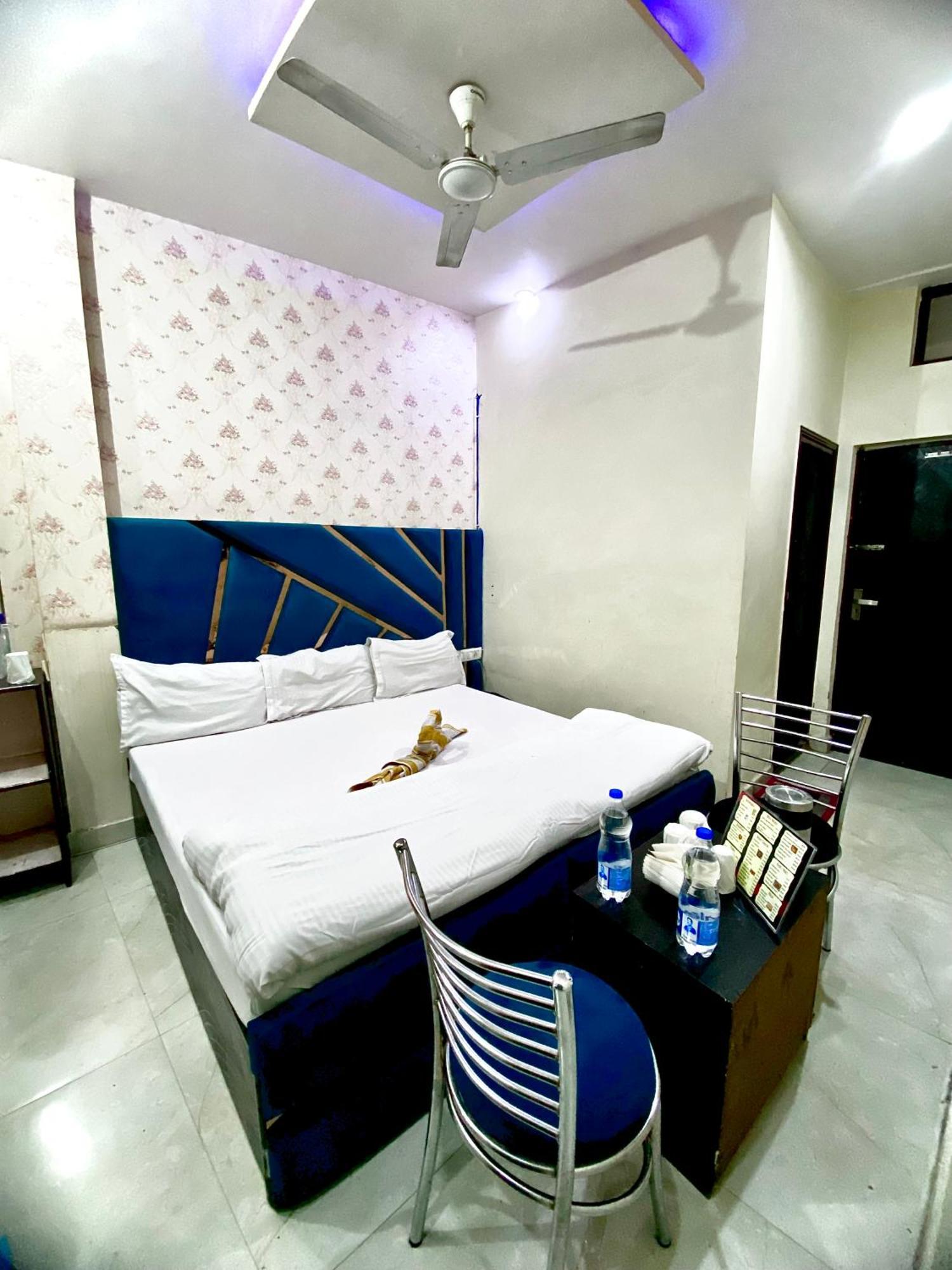 Swaran Hotel Amritsar Exterior foto